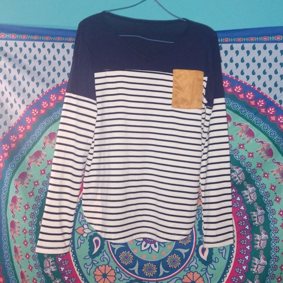 ๐ NEW long sleeve shirt with faux leather - Picture 8 of 12